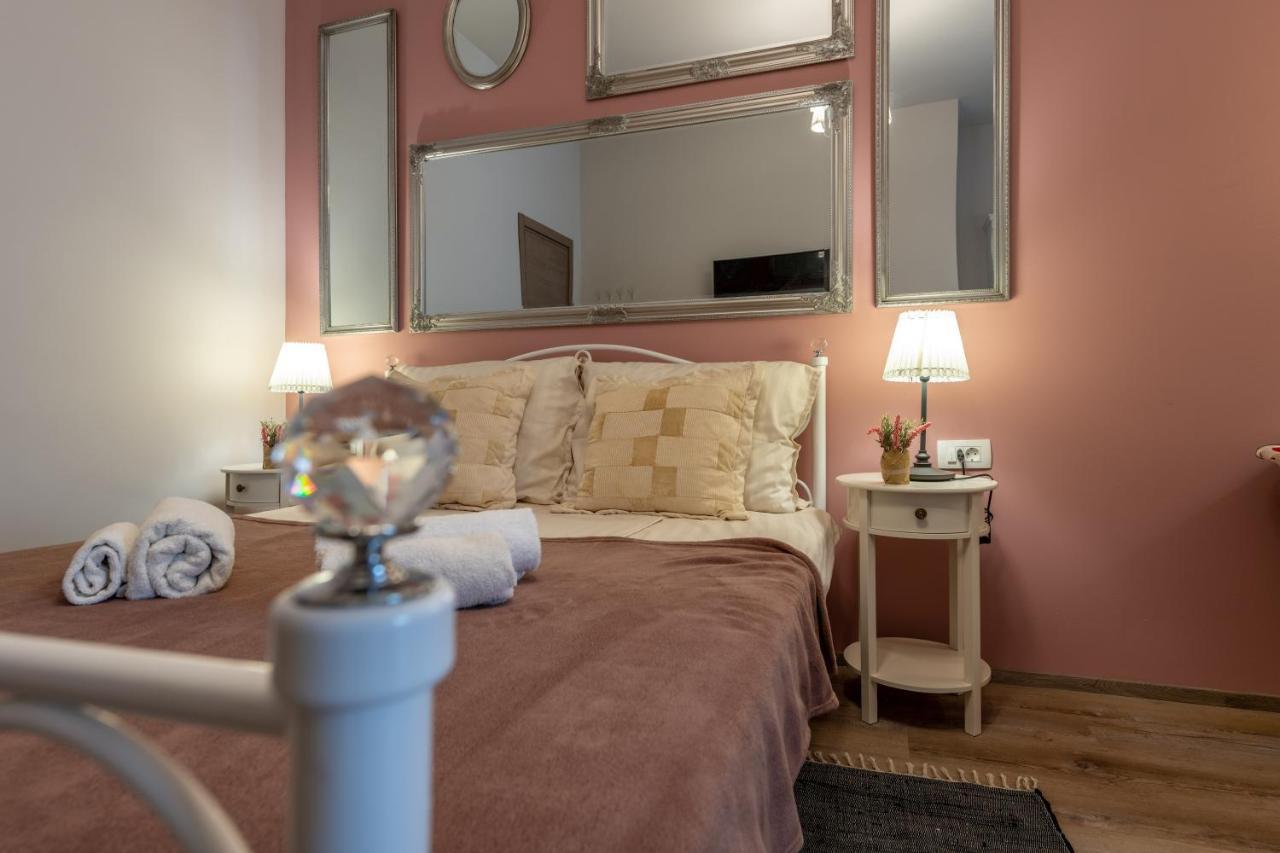 Old City Romantic Studios 4 With Free Private Parking Pula Exteriér fotografie