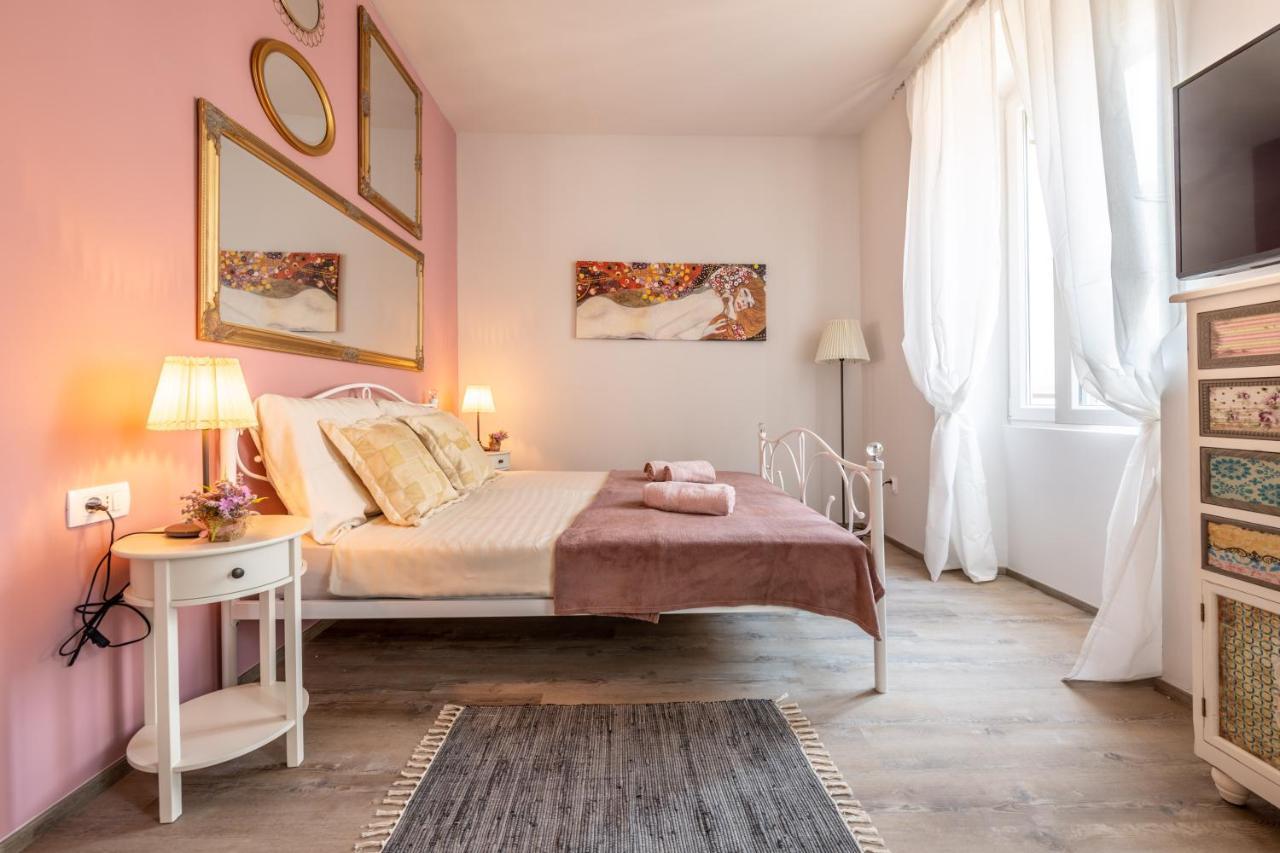Old City Romantic Studios 4 With Free Private Parking Pula Exteriér fotografie