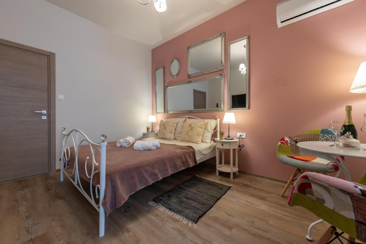 Old City Romantic Studios 4 With Free Private Parking Pula Exteriér fotografie