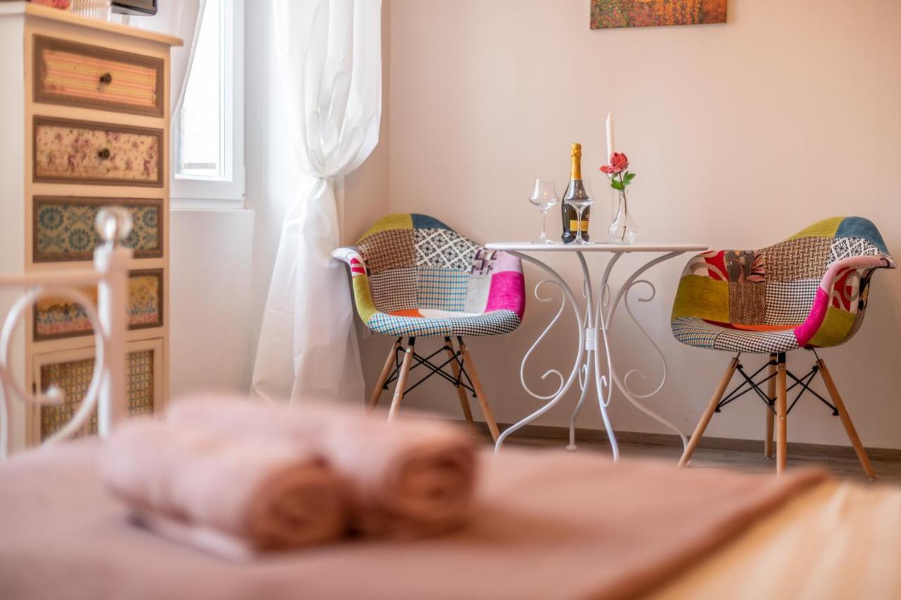 Old City Romantic Studios 4 With Free Private Parking Pula Exteriér fotografie