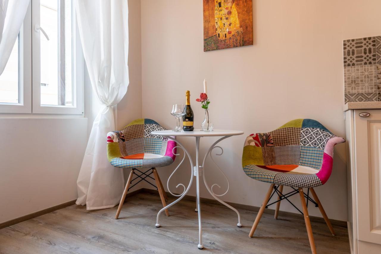 Old City Romantic Studios 4 With Free Private Parking Pula Exteriér fotografie