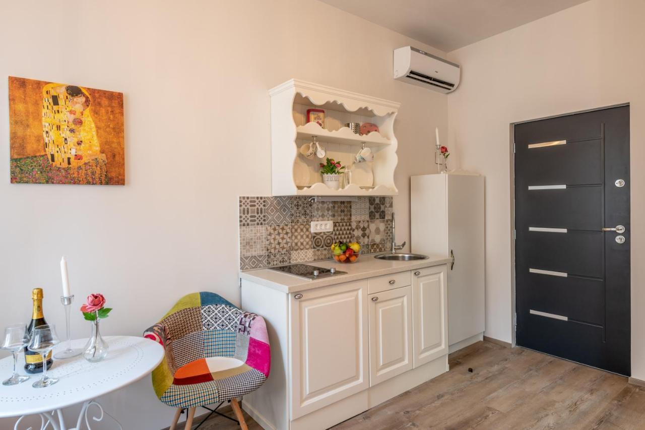 Old City Romantic Studios 4 With Free Private Parking Pula Exteriér fotografie