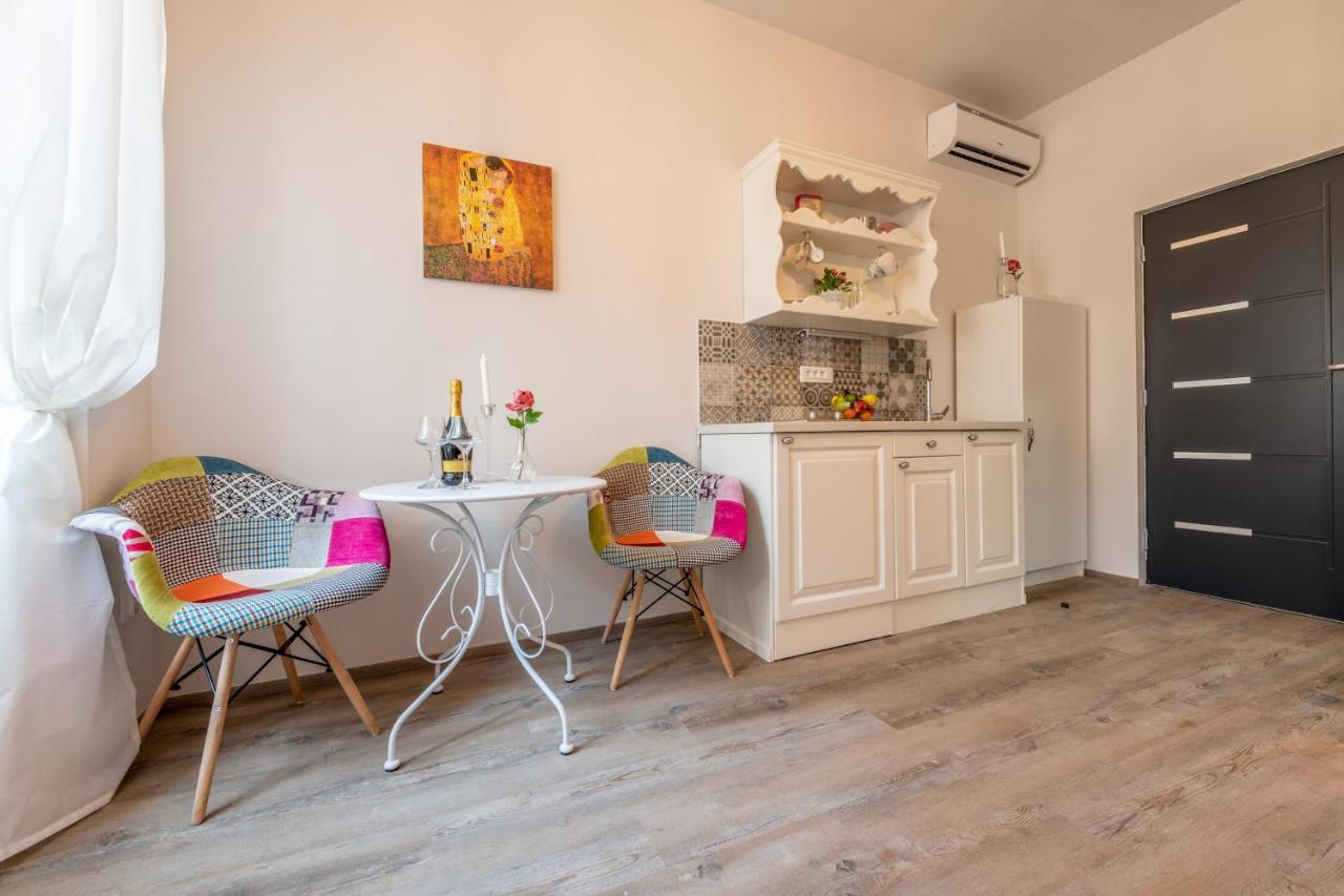 Old City Romantic Studios 4 With Free Private Parking Pula Exteriér fotografie